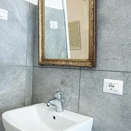 A Due Passi Dal Duomo Apartment *